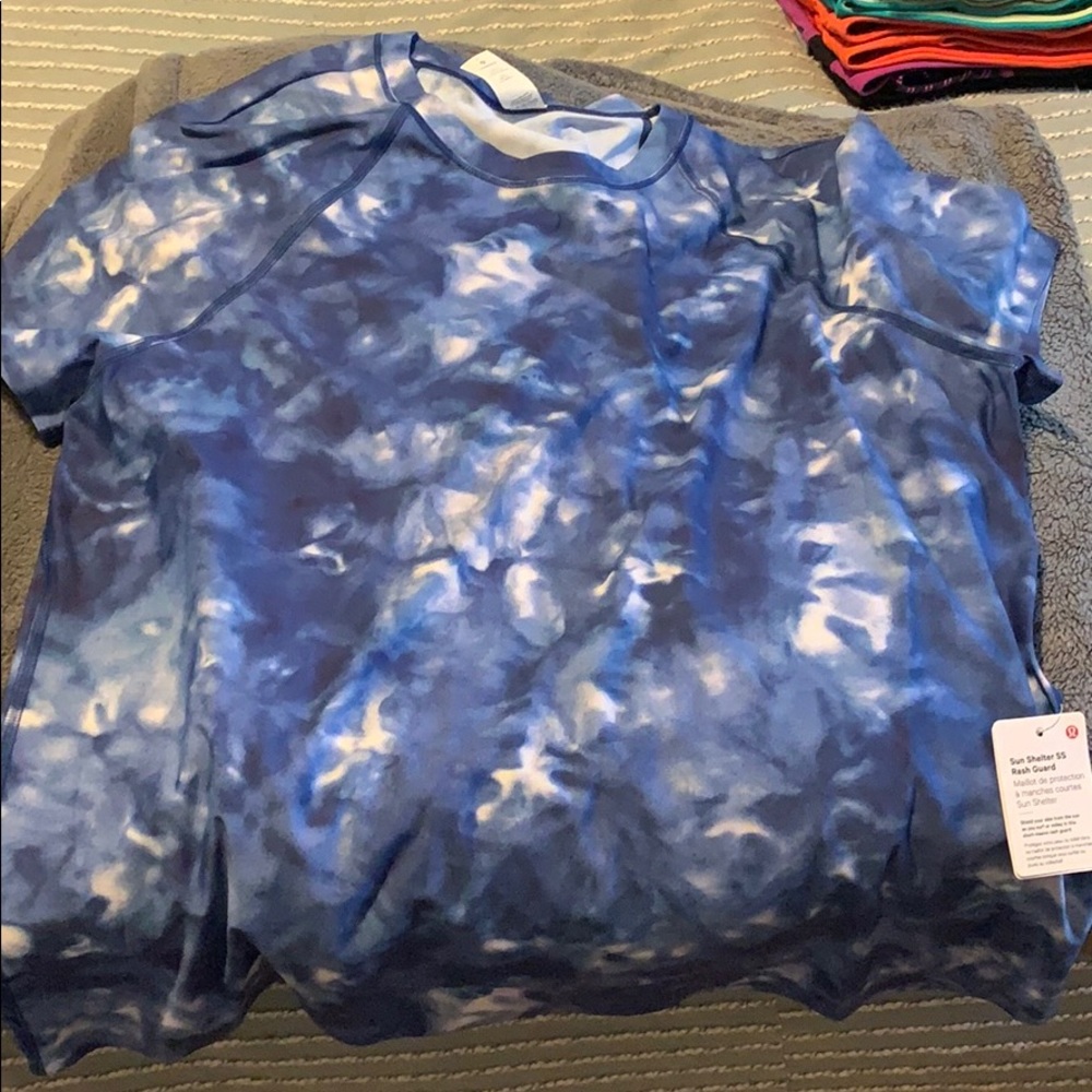 Small Lululemon Sun Shelter shirt